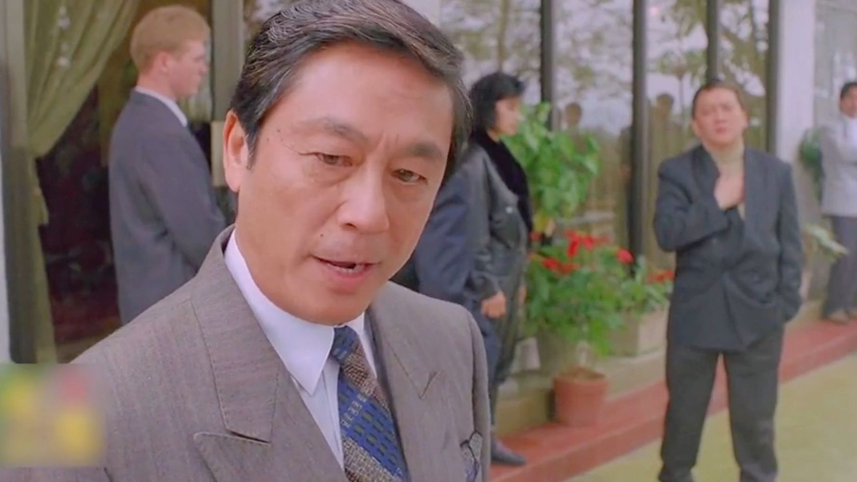 十年前你游水过来，我让个地盘给你混，你吃里扒外我都没出声，还要联合警方来暗算我！老戏曾江骨演技堪称一流！