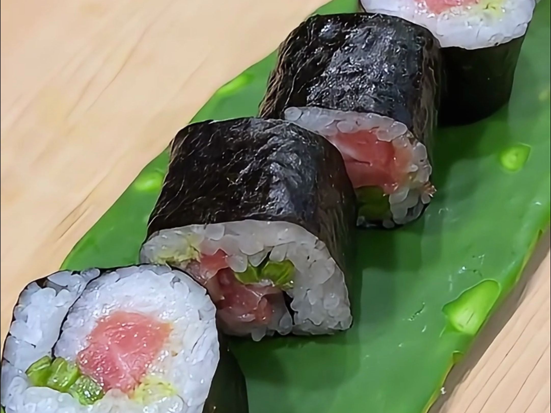 创新美食探索：仙人掌金枪鱼寿司卷的魅力与制作秘密