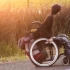【一条】8年独自去了75个国家！这个90后轮椅男孩是怎么做到的？