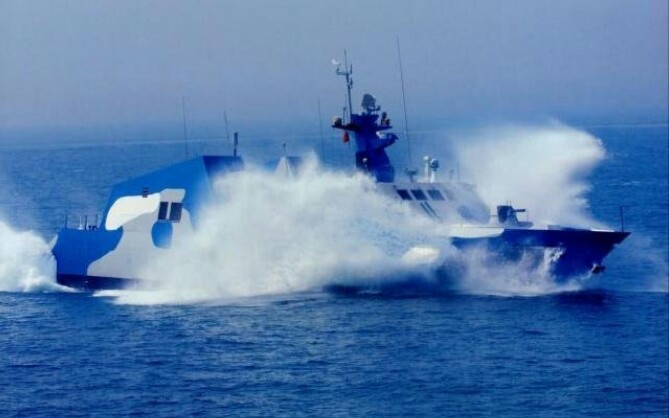 越南渔民实拍，022导弹快艇在西沙海域警戒，喷水推进真的爽！
