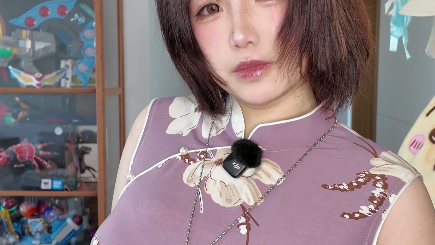 I found a purple cheongsam I really like