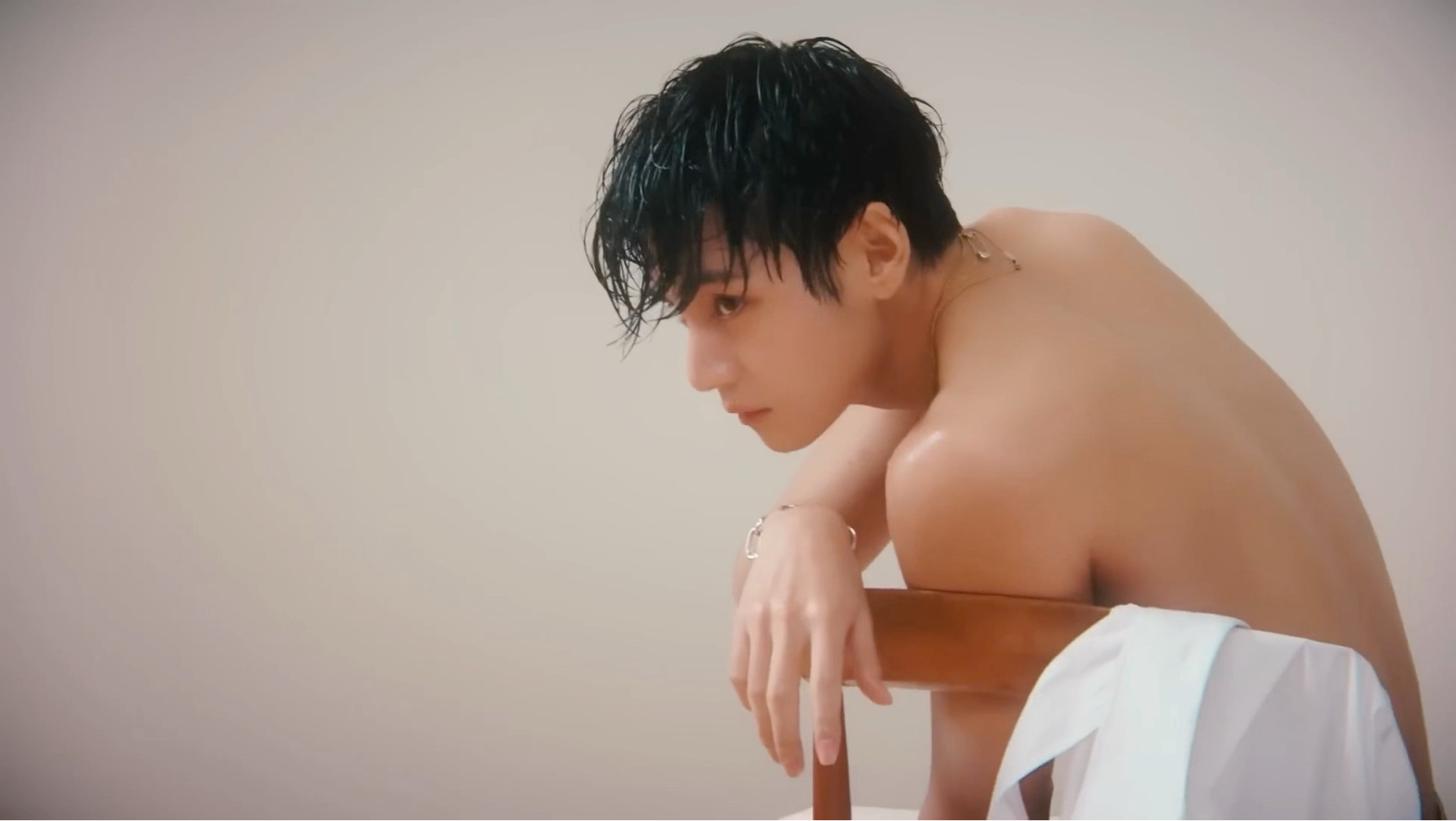 【金泰亨】VOGUE JAPAN2月刊封面 拍摄花絮+采访中字