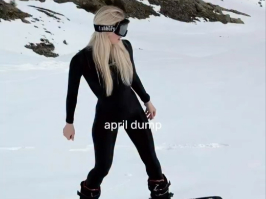 💃 Breaking style boundaries Don't be defined by labels, every fitting is a wonderland of self-exploration How do you know you can look so amazing without trying it yourself? #snowboardgirl #supercool #outdoorwear #amoresy