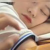 在教室睡觉可不好 得让她提提神