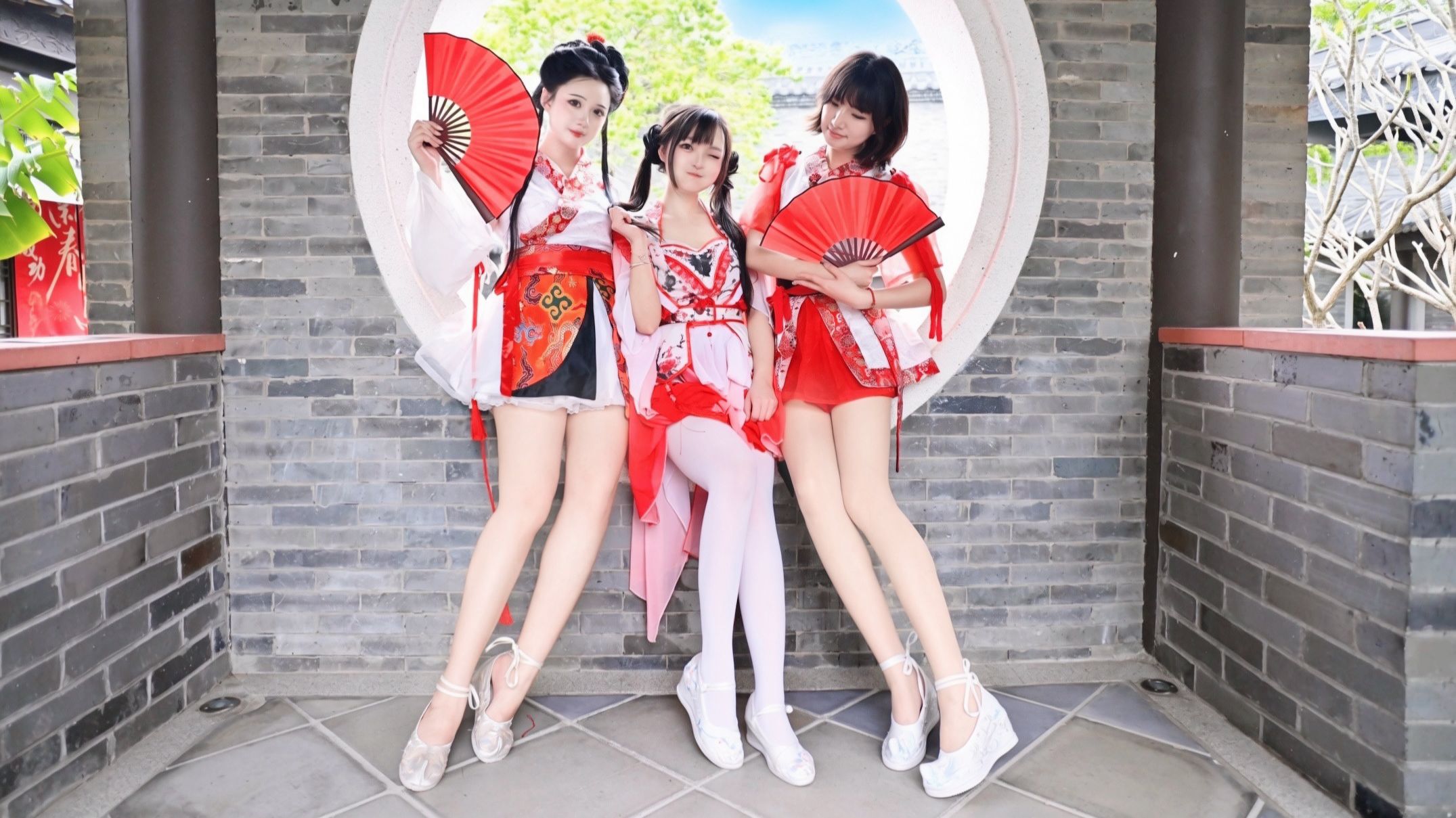 三位圆脸少女的寄明月！