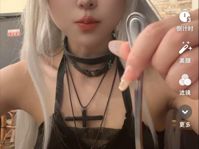 今日的吃播泥岩小姐