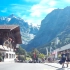 驾车穿过阿尔卑斯山脚下的瑞士小镇格林德瓦 Grindelwald ，真是一段绝美的旅行体验