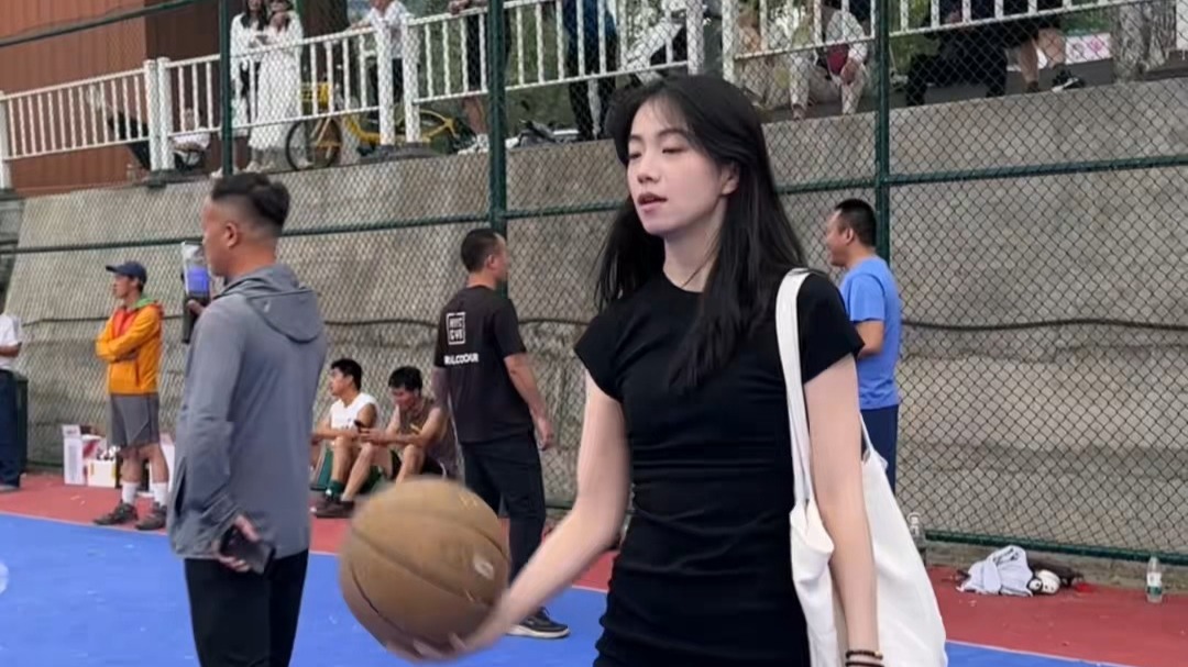 13元里美 | 室外没更衣室也难不倒我