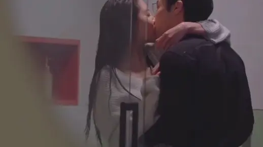 霸总一言不合就亲嘴，搂腰热吻太诱惑了，真是越刺激越有趣！