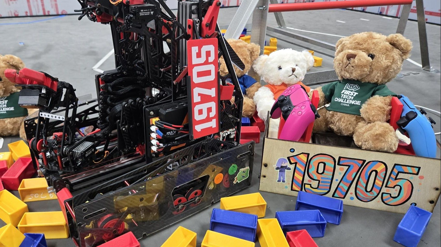 FTC19705 2024-25 IntoTheDeep 机器人介绍