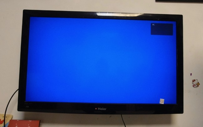 电视蓝屏右上角出个pc不出图像，你是调电视还是机顶盒遥控器？