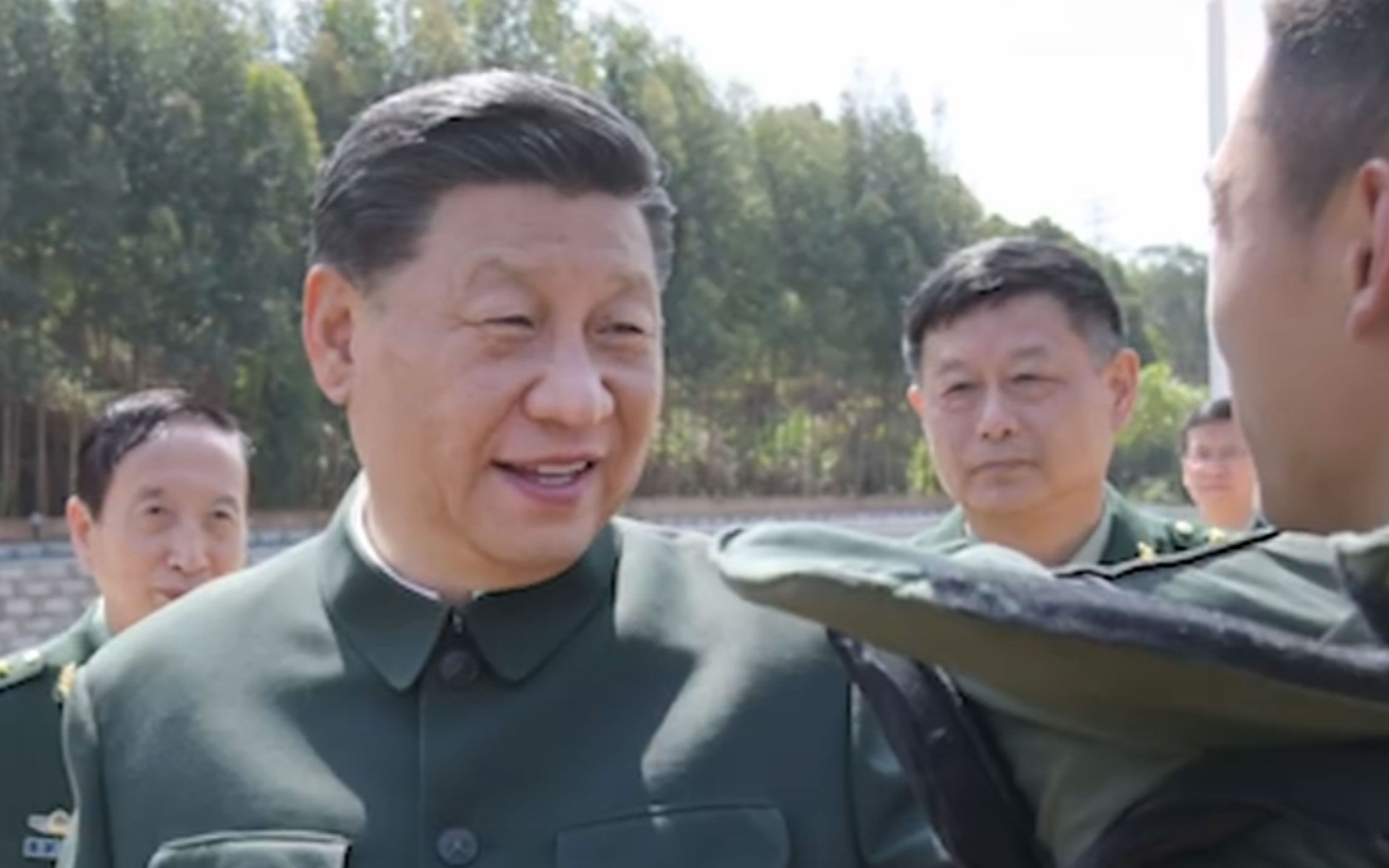 “没有一支强大的军队，就不可能有强大的祖国！”