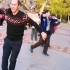 维族小伙子的新疆舞对跳
