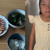 女儿偷偷给妈妈准备晚餐，妈妈本想出去吃最终还是留下，画面暖心