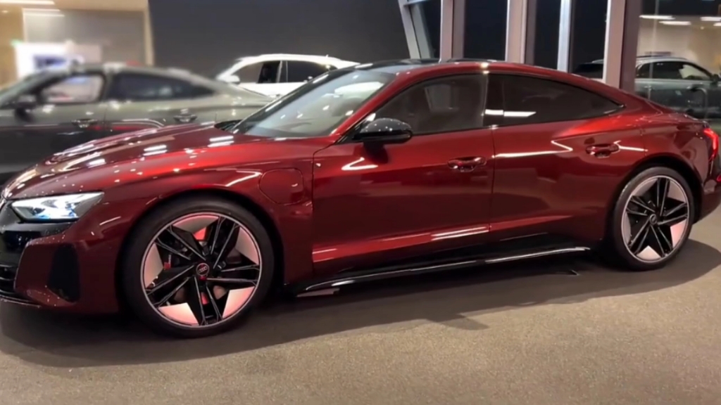 新车赏新，实拍2023款全新奥迪RS e-tron GT内外部细节静态高清展示！太帅气了