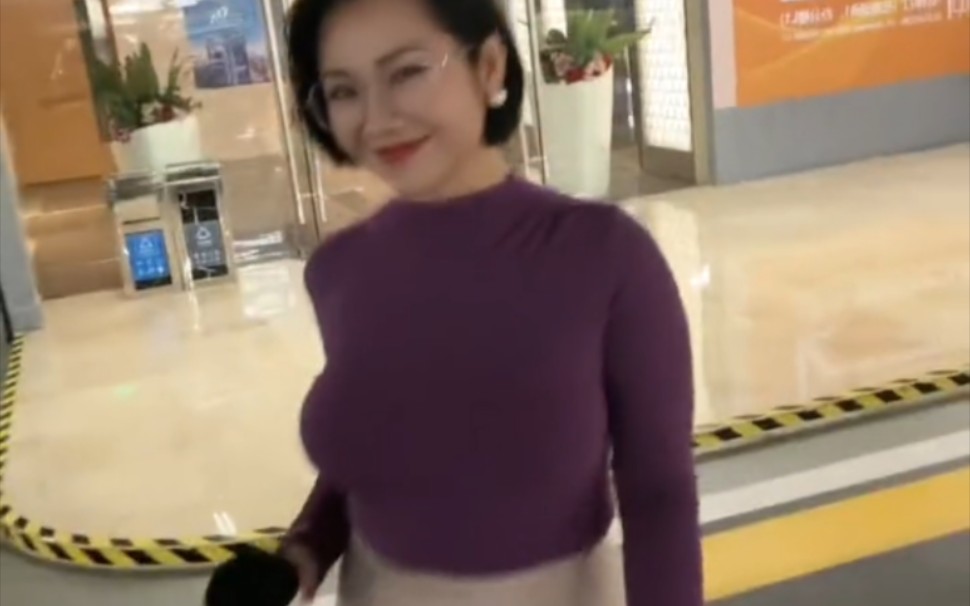 Let me show you the stockings I'm wearing today.