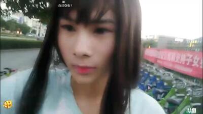 【伪娘上街系列】只身商场试高跟鞋试化妆品，轻松对谈 体验女性生活~_日常_生活_哔哩哔哩