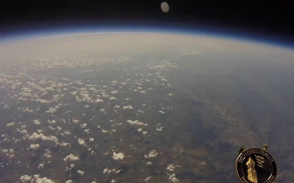 把GoPro摄像头绑在气球上，一路飞到太空会看到什么画面？这真不是一般人能看到！@油兔不二字幕组