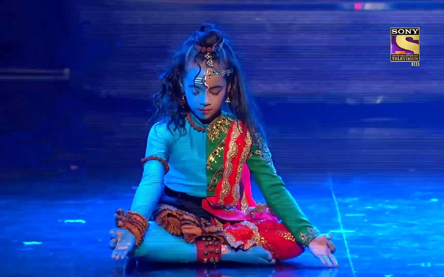 天呢，半面妆湿婆，真的湿婆附身吗。太精彩了，印度节目舞台现场舞蹈表演，震惊众人，最后那个盘腿莲花坐，美到极致。