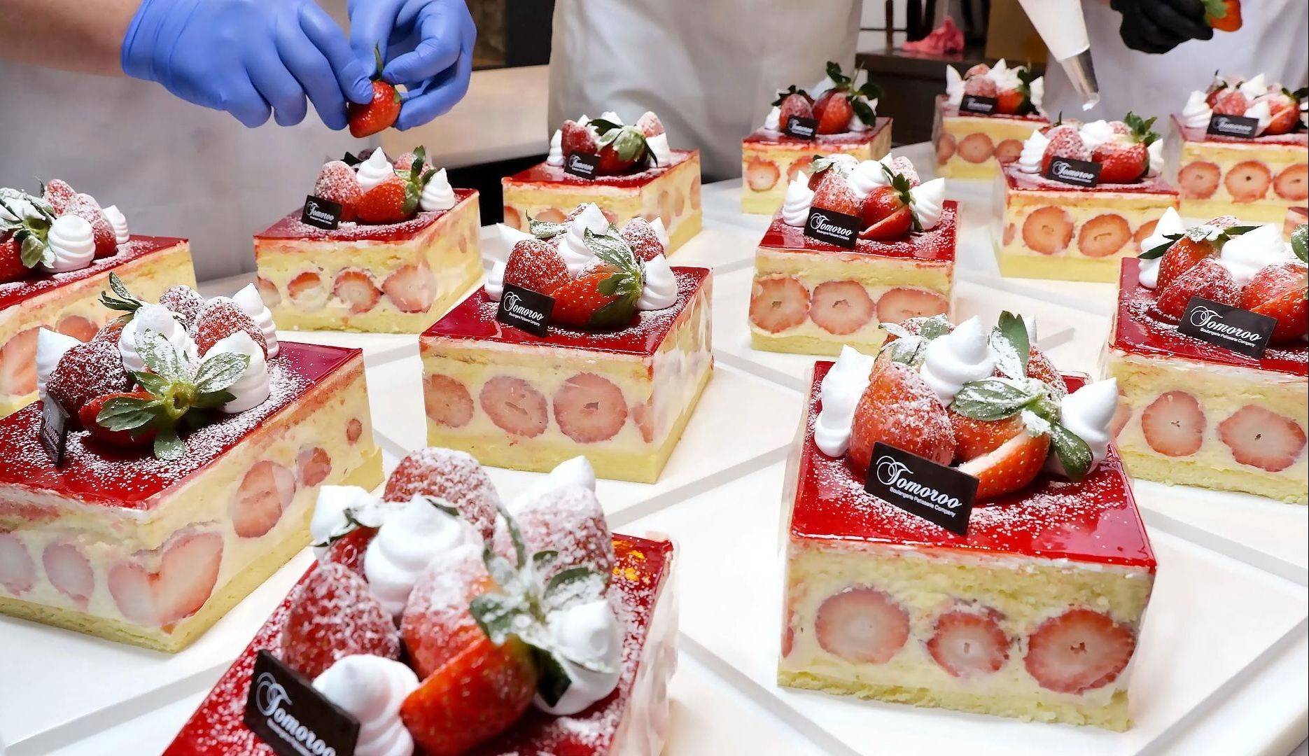 草莓蛋糕大制作，甜点爱好者根本吃不够