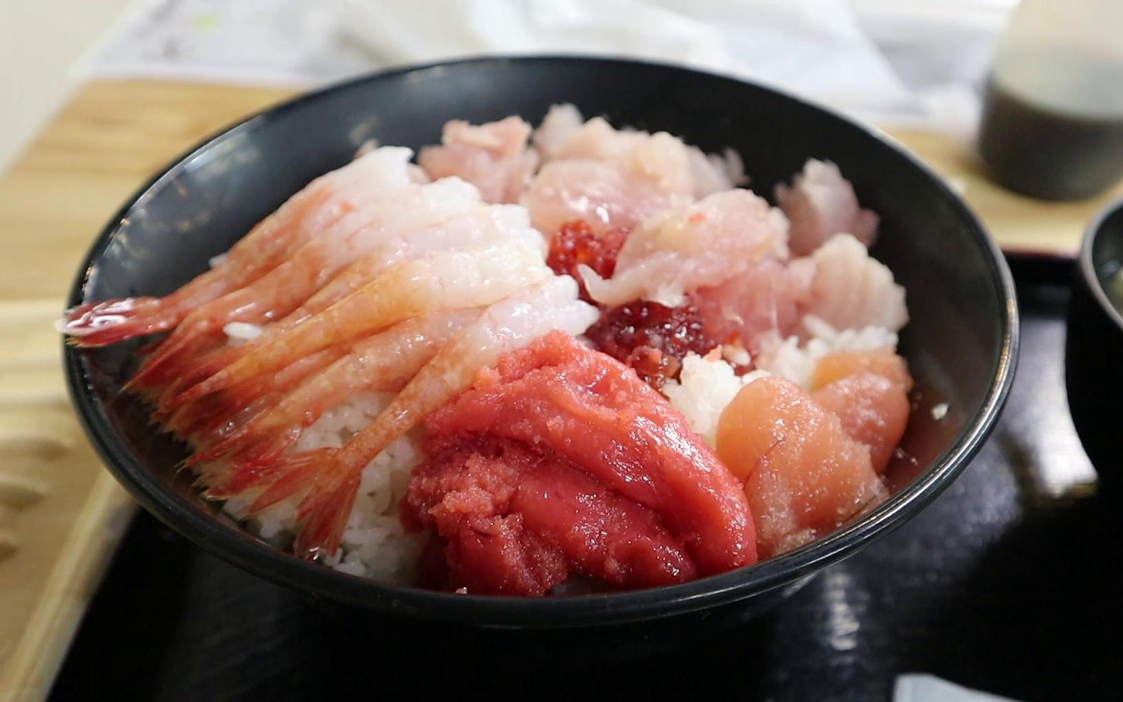 去日本海鲜市场做一份属于你的海鲜丼！