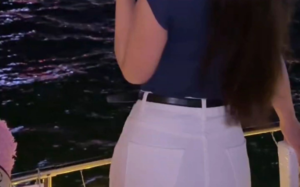 When I met her, it was like spring water reflecting pear blossoms