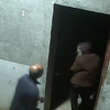 90岁母亲回屋，70岁儿子护送跟身后调皮模仿走路：老小孩太可爱了