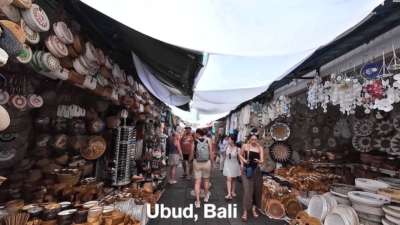 巴厘岛乌布艺术市场和Goutama街的午间漫步 4K 印尼