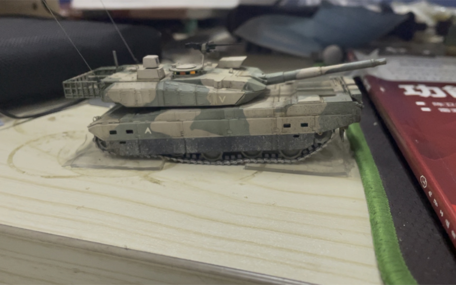 搭载最新型波箱的1/72 10式坦克rc模型