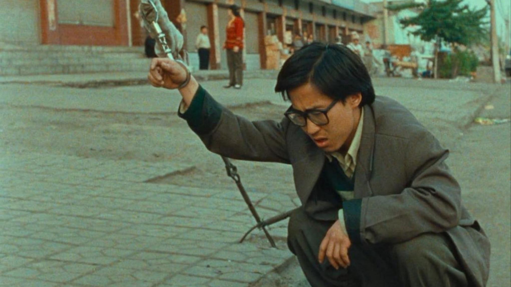 《小武》1998年 - 高清中字豆瓣8.6分经典 - “人生就像一场电影，有的人演警察，有的人演小偷，总要有人演小偷”