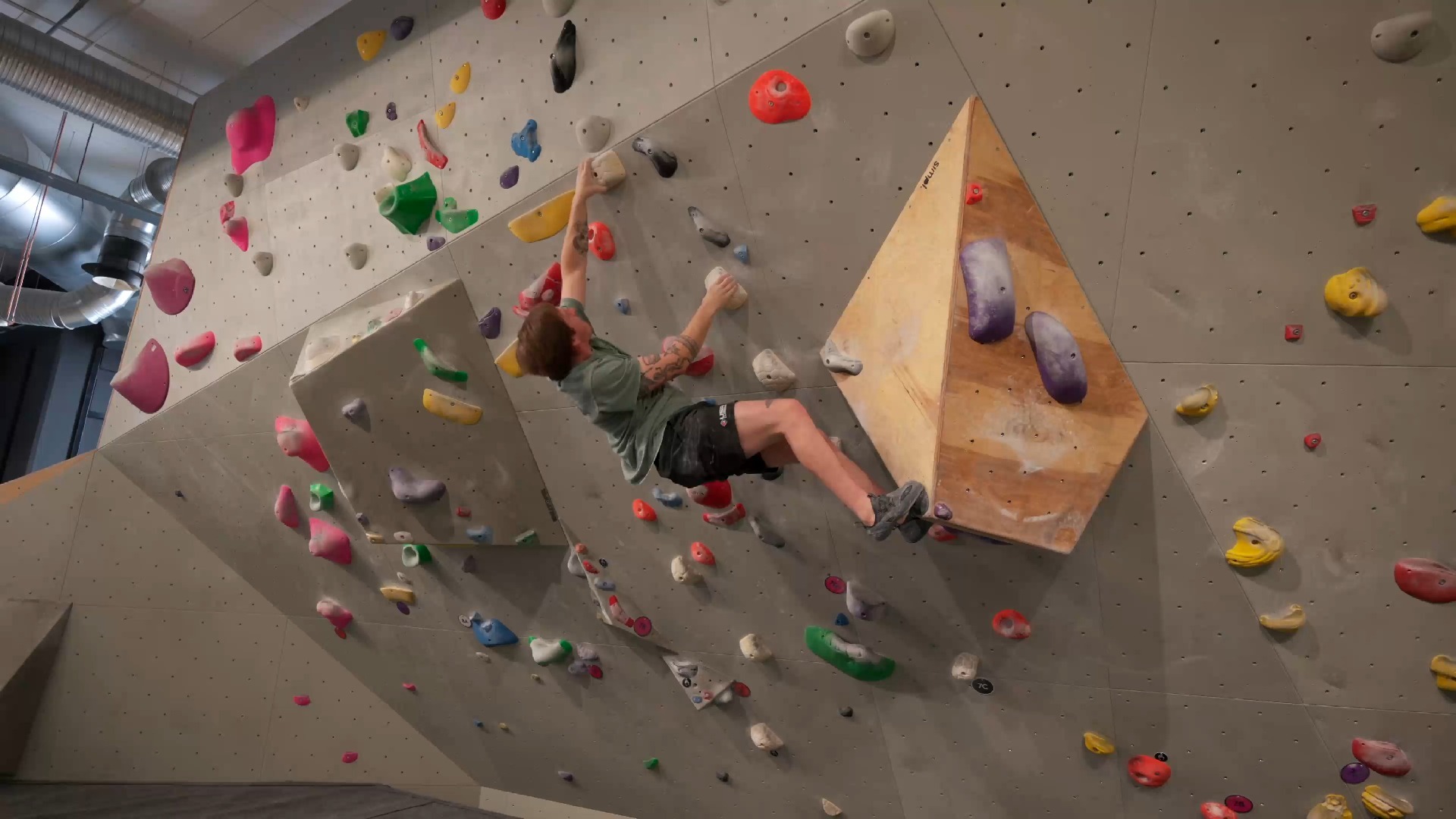 [攀岩] 在老式抱石攀岩馆里努力尝试