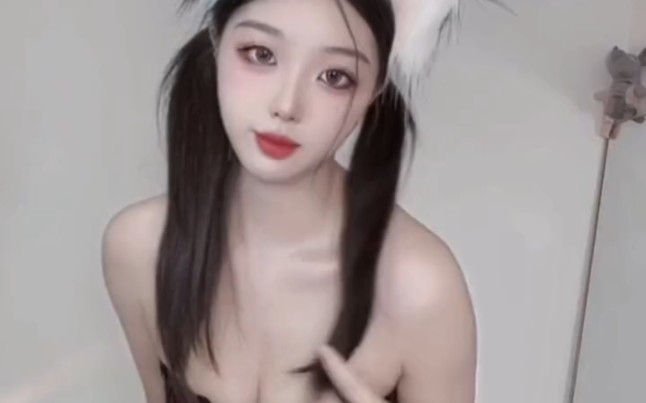 Here come the ponytails.