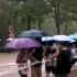 暴雨中显现的郑大力量！郑州大学帮助同学们在大雨中前行，水漫郑州，温暖却处处存在。