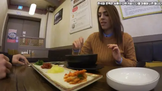 全程中文字幕——奔驰小哥请以色列粉丝品醒酒汤