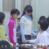 女孩考试尿急老师不让去厕所，最后尿在了走廊里，女王的教室