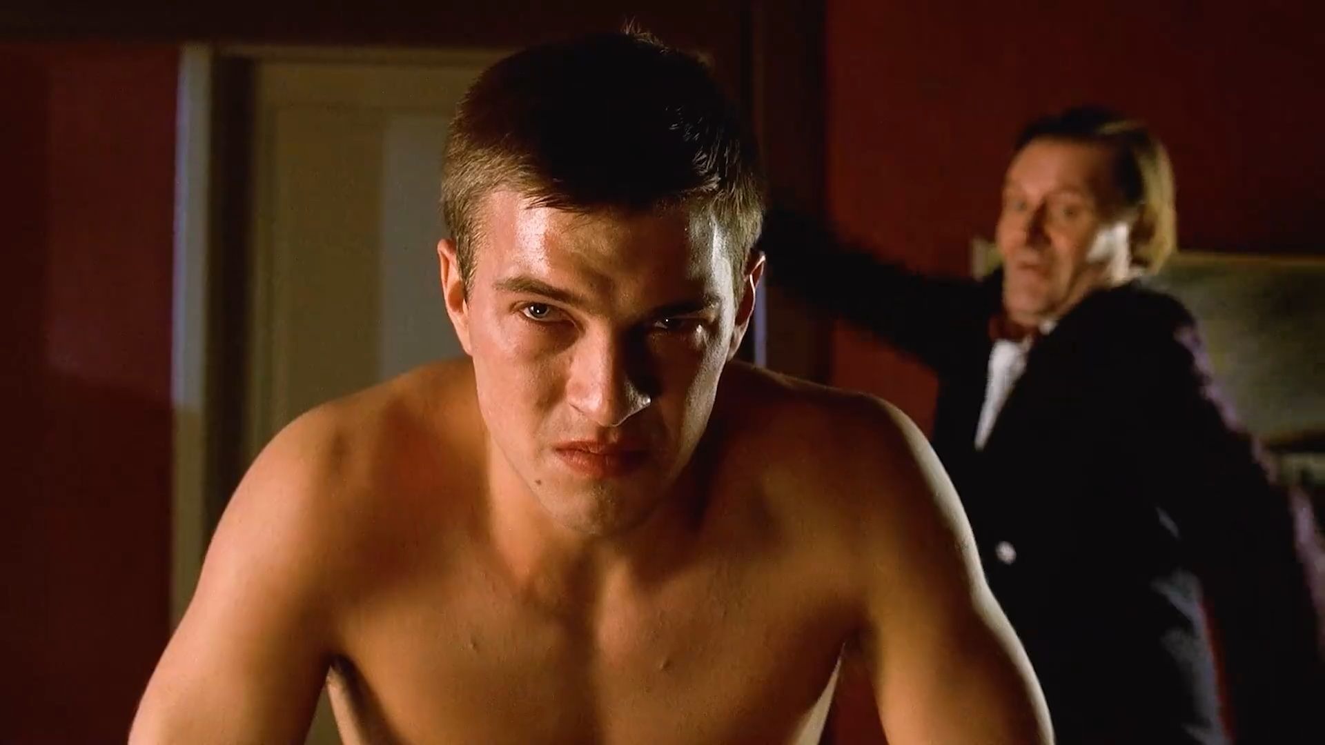 当一个人在无数次屈辱中学会反抗，那也证明所谓的正义已经和垃圾一样无用《校园规则》