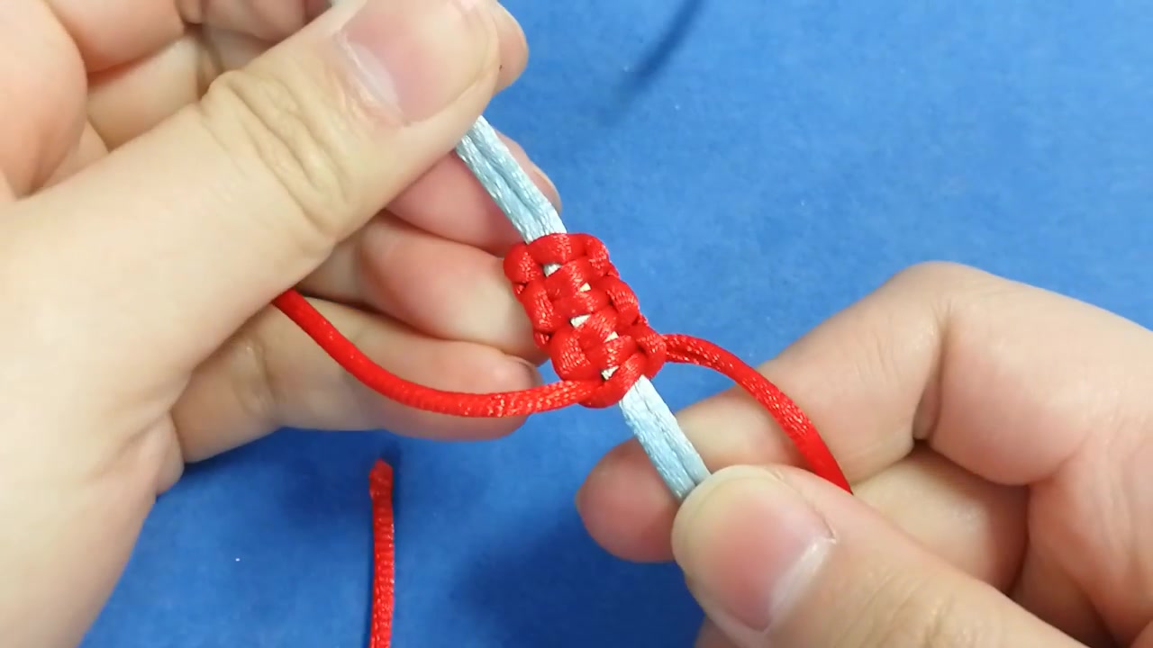 【编绳教程】适合新手学习的基础绳结1 双向平结的编法 常见的收缩扣