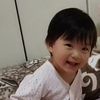 小女儿刚洗澡完舒服了，就喜欢笑
