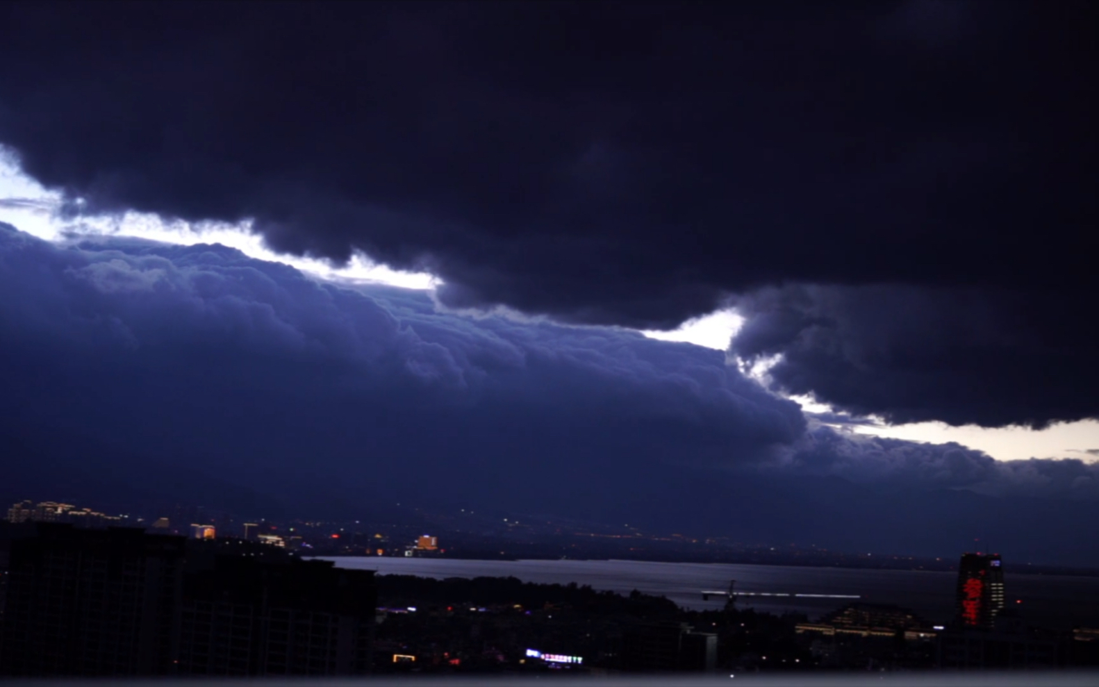 I want to live like a mountain, full of life.