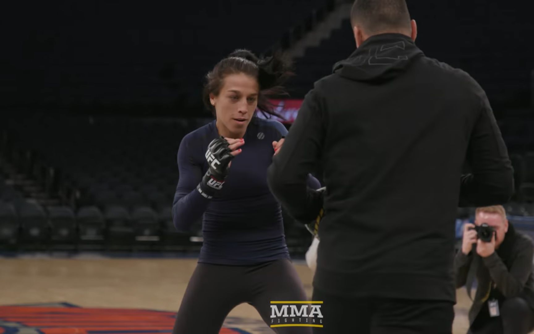 乔安娜扬杰柴克ufc217赛前公开训练