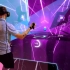 来看看大叔怎样听着KDA在VR游戏里跳骚舞吧！Beat Saber - KDA Popstars Expert+