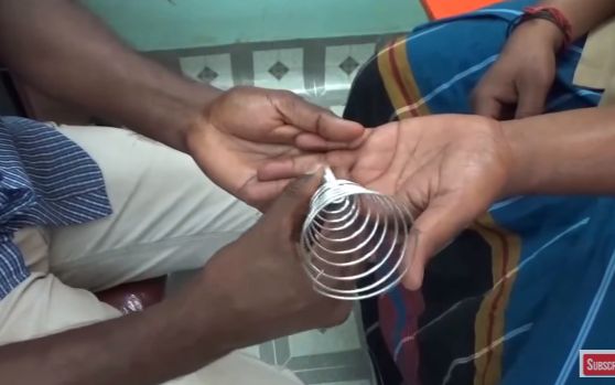 【ASMR】印度 用各种工具进行手部按摩