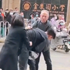本想欺负对面没装备，结果没想到人家是王者