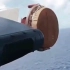 投放反潜鱼雷慢镜头。