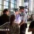 外籍人士带刀具进入机场，不配合安检工作，巡警表示这里是中国。必须遵守中国法律。