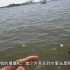 朋友开船到江里玩路亚，一不小心把装备手机全部掉江里打窝了，20多米的水深还能捞上来吗？