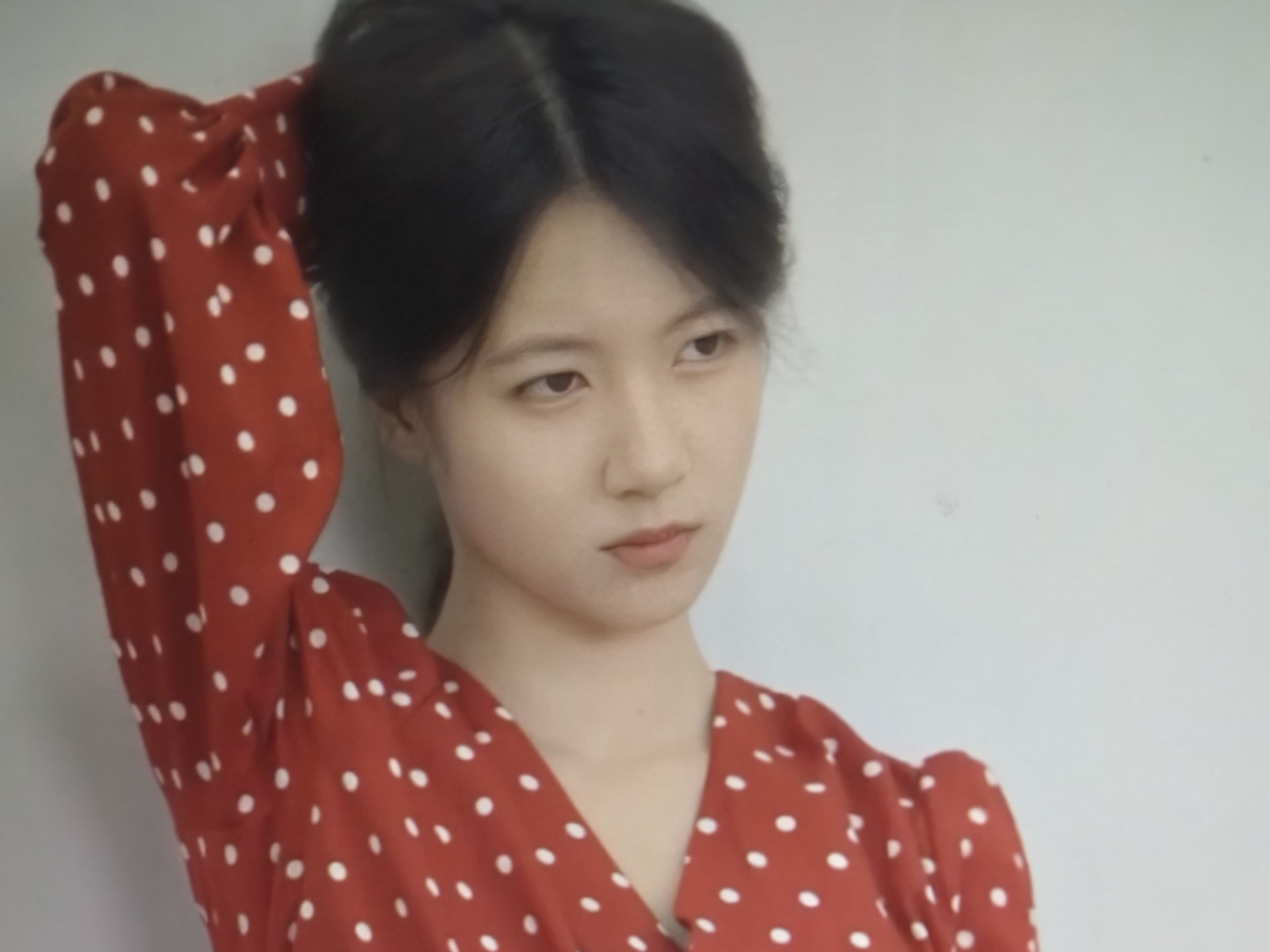 校花琪琪红色束身衣写真花絮完整版