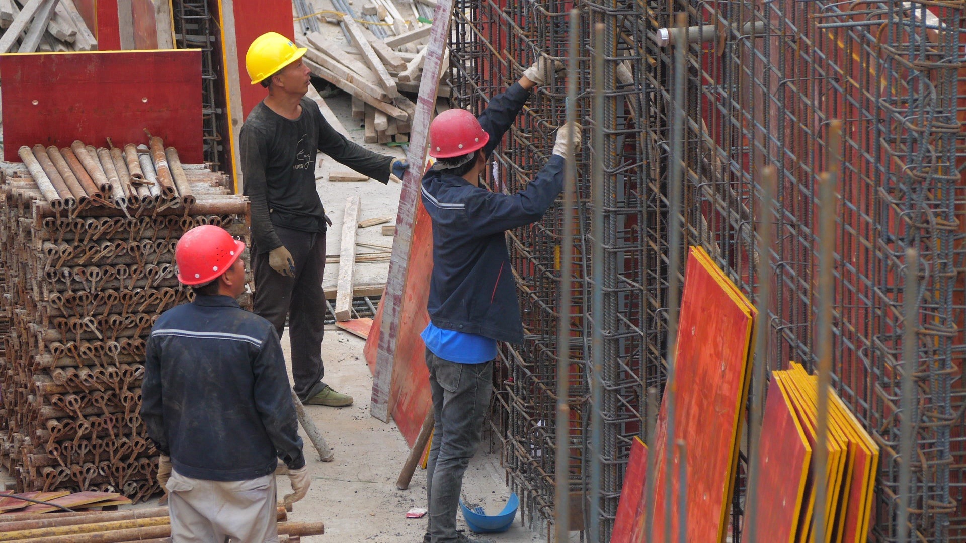 地产工人工地施工视频