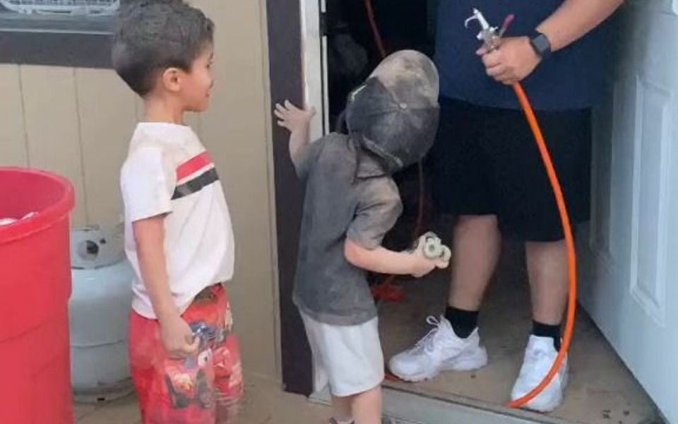 熊孩子上哪里打滚去了