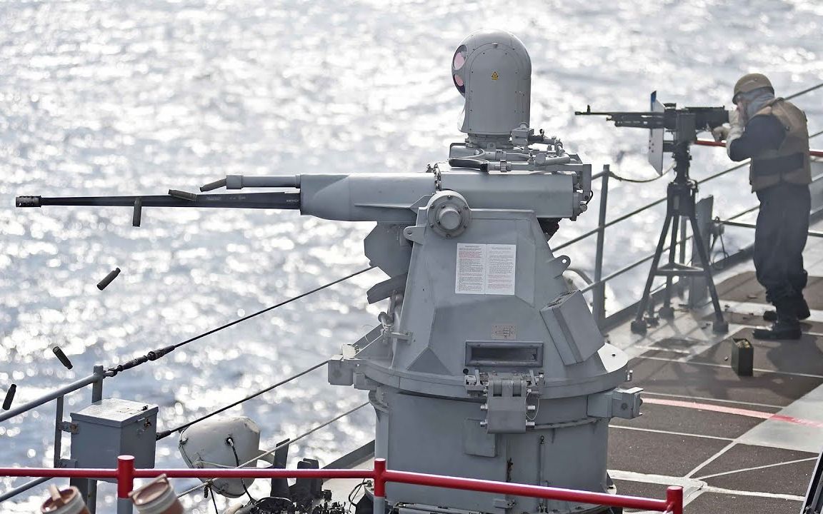 美国海军使用Mk 38 MOD 2型 25毫米机炮实弹训练